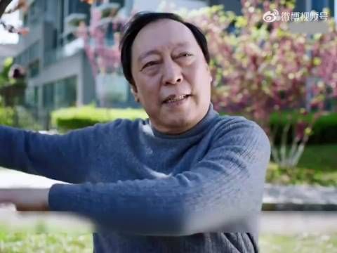 据说苏明成跳舞是即兴发挥，导演舍不得剪