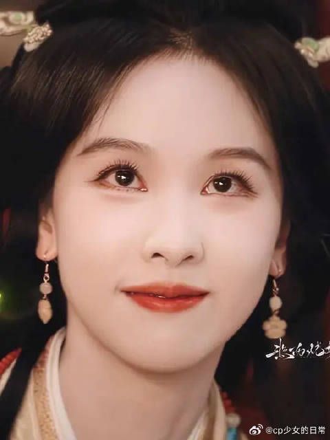 这一幕像极了两个人婚后带娃生活