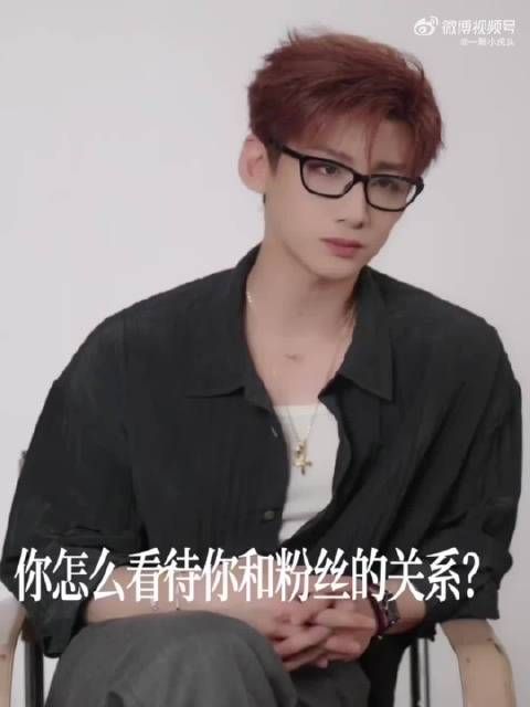 白敬亭发文叮嘱粉丝好好爱自己，视粉丝为同行者