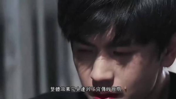 张凌赫即兴抱颠王楚然，王楚然笑趴名场面