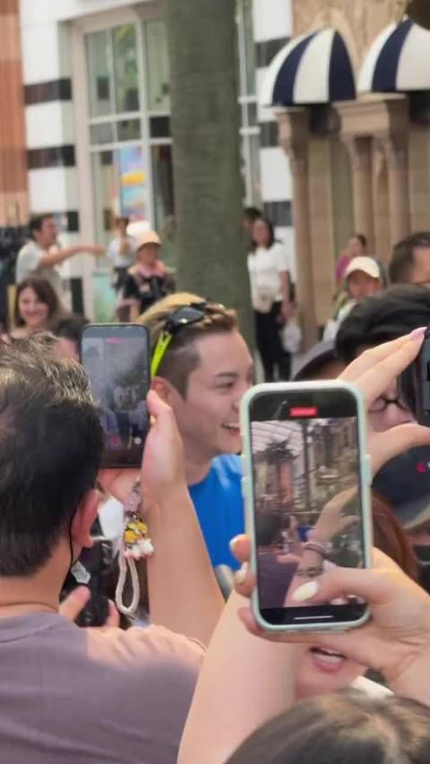 陈伟霆曾舜晞相约环球影城被偶遇