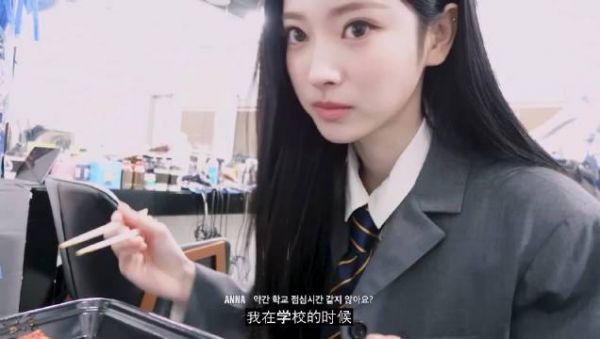 不喜欢一边吃饭一边做其他事情，只是单纯地享受着吃饭，此事已有记载