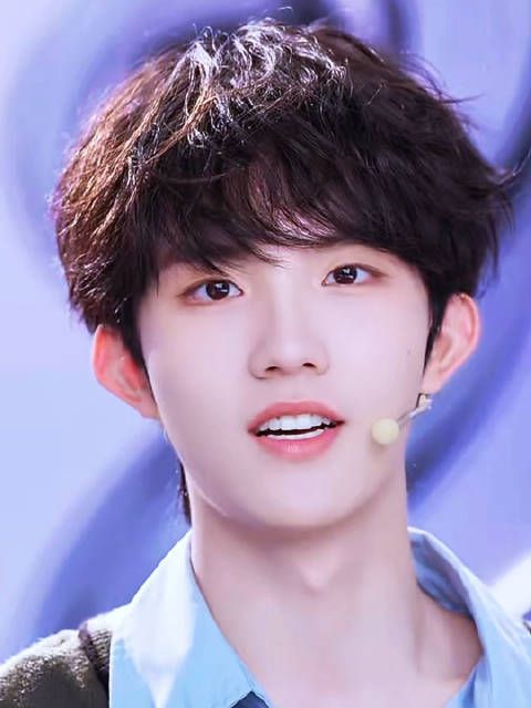 没听清在说什么光顾着欣赏脸蛋了