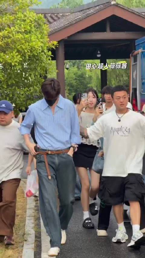心动，是谁一回国就直奔田曦薇剧组，还带了她爱的草莓牛奶呀