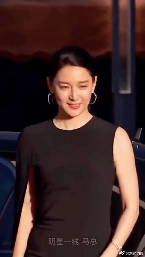 李英爱为武汉捐款捐物，感谢内地影迷支持