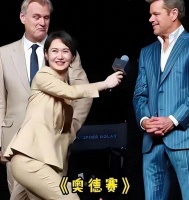 演都不演了？陈璇下蹲采访老外仅1天，杨澜却意外实现口碑暴增