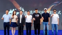 李亚鹏一家云南团聚，妈妈俩女儿还有侄女都在，李嫣蒙脸依旧惹眼