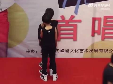 TFBOYS出道十三周年，从临时台子到万人演唱会