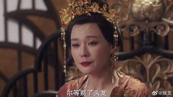 陛下驾崩，太后让宠妃削发为尼，宠妃霸气反击