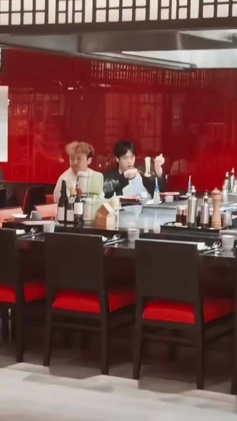 前女友锤王晨策出轨，王晨策只是王楚钦助理而已，感觉王楚钦无妄之灾呀