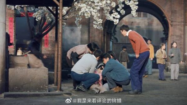 姚玉玲低血糖晕倒 众人慌忙找糖，十分热心