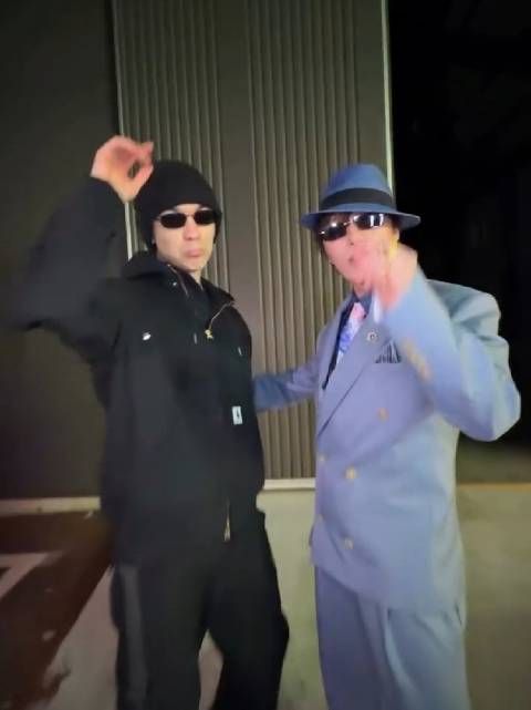和vernon一起玩吧玩吧 两个人戴着 墨镜 酷得不行！