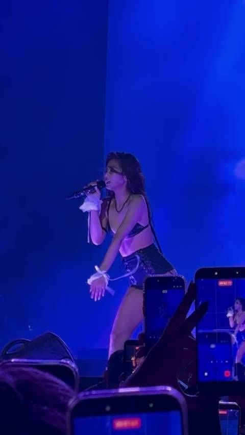 Jennie啊啊啊啊啊 头发丝都在散发魅力啊啊啊