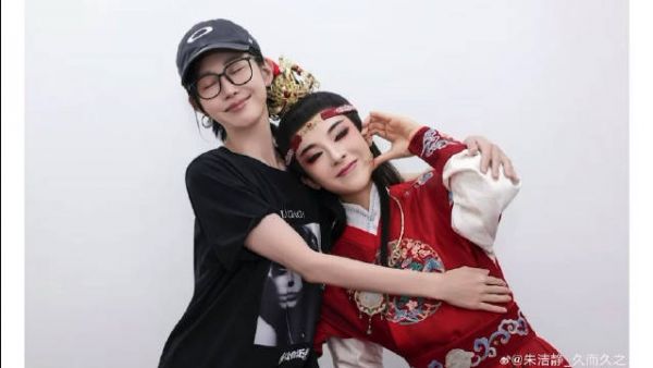 朱洁静陈丽君同框 | 朱洁静让陈丽君早点睡