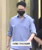 47岁冯绍峰近状曝光，日常与好友聚餐，身边已不见绯闻女友