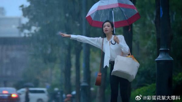 生病元宋请假在家休息，担心他的贺繁星，冒雨去他家里