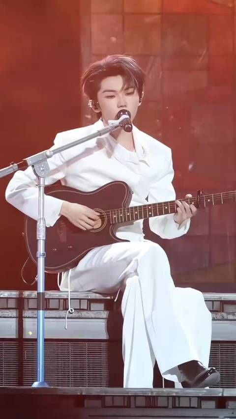 马嘉祺夏天演唱会十八宫格，满分帅气小马哥上线
