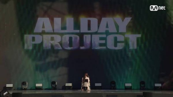 一年前的今天(250807)，ALLDAY PROJECT - FAMOUS @ MCD