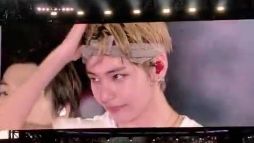 金泰亨kpop永一 260807 | BTS福克斯堡演唱会Day2 发带回归ㅠㅠㅠ