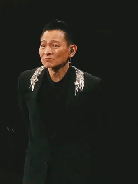 演唱会潸然泪下，全场都哭了！