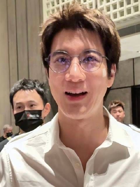 我称二哥为晴天娃娃，我们结为异姓兄弟，从此你便是我的力宏兄弟！