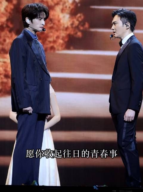 张远张智霖舞台张力爆棚，新娘视线紧锁张智霖新郎西装巧思