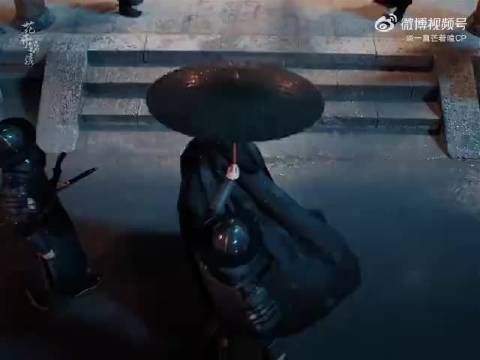 苍凉又有韧劲的曲风，完美契合赵凌一路坎坷的人生，宿命感直接拉得满满当当