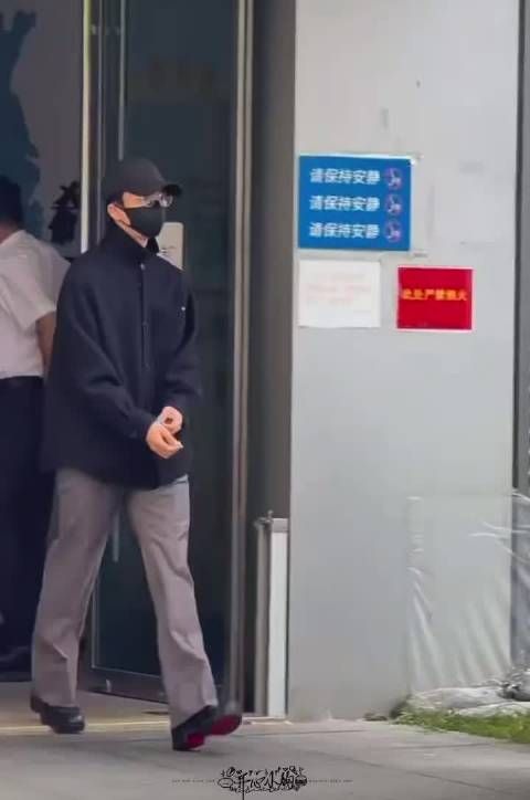 黄子弘凡今日录制《歌手》总决赛路透来了,你期待他的表现吗?