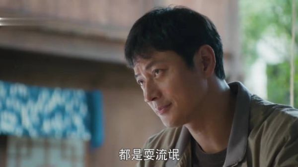 玩票还是生意，理念之争背后的商业真相
