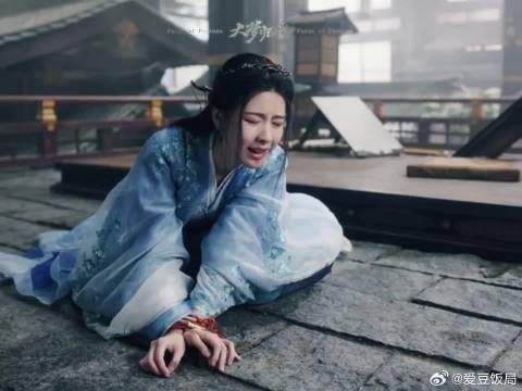 一巴掌是爱的亏欠，另一巴掌是决心赴死