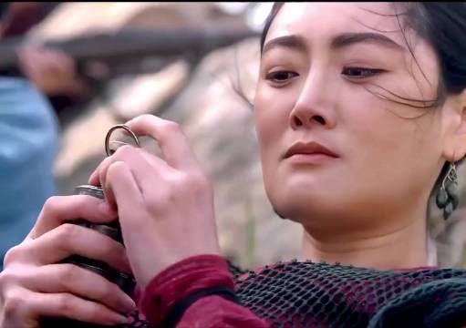 汉奸嘲笑女游击队员的结果就是一命呜呼