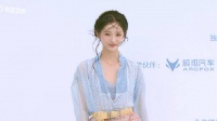 周洁琼费加罗红毯首唱公益曲，海岛造型元气满满