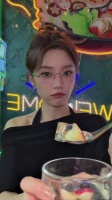 张月紧急撤回果冻，笑料不断