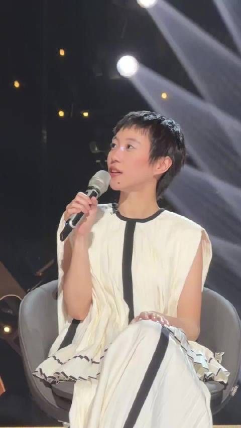 窦靖童回应歌手结束后最想干什么：现在只想躺着和吃饭
