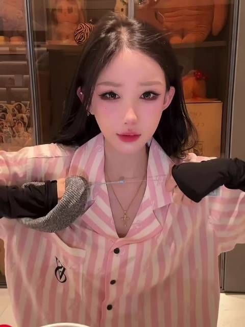 lv疯了 连小吃店都告