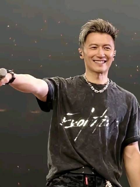 谢霆锋关爱王菲女儿却忽略自己儿子