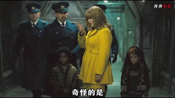 丢只鞋子就遭冰冻七分钟砸成冰渣，《雪国列车》展现阶级固化残酷