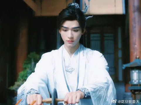 “东船与西舫 琴音袅袅于心上”