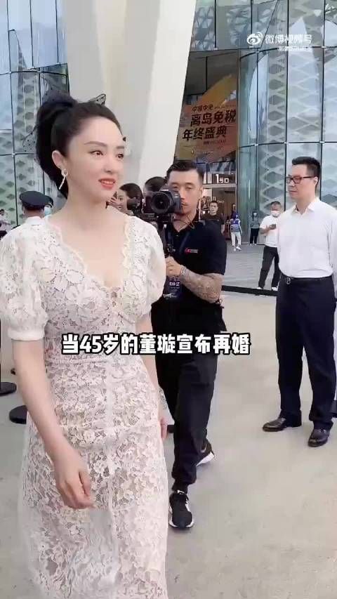 离婚6年后，再看为前夫留足体面的董璇，再婚小男友活成女性标杆，董璇张维伊