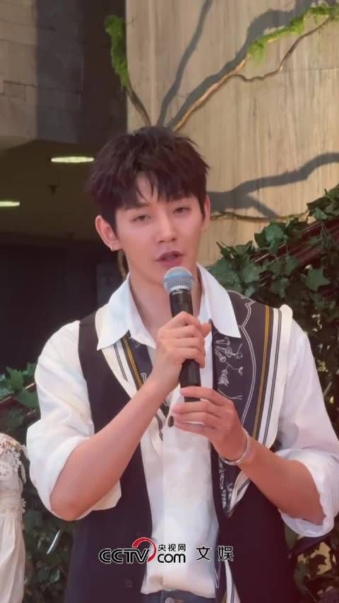 邓为综艺首秀花儿与少年8见面会