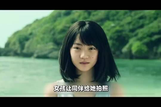 男孩在给同伴拍照时 不小心录成了视频 竟意外录下了别人的杀人证据