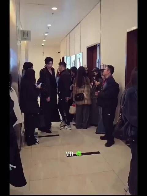又高又帅又时尚的刘宇宁 真白呀