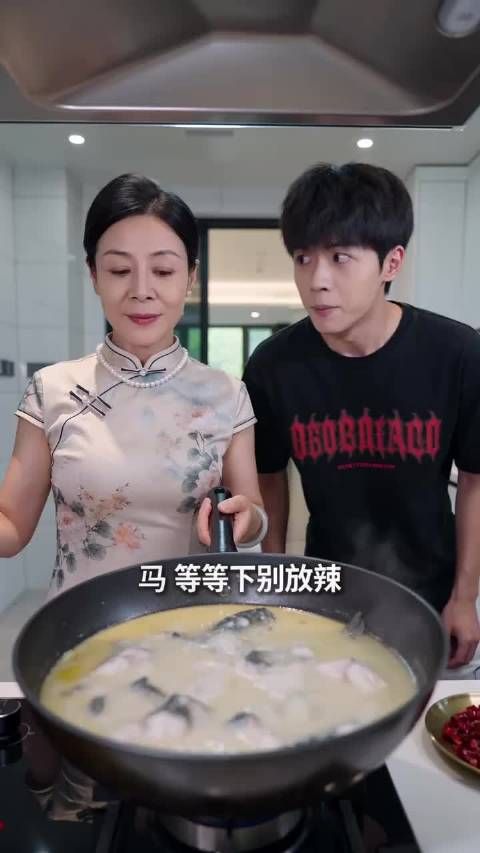 故意骗妈妈女友不吃辣，结果万万没想到