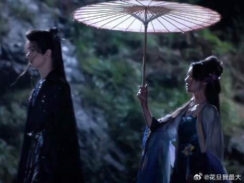 她出现那一刻，等待后眼中却已无我