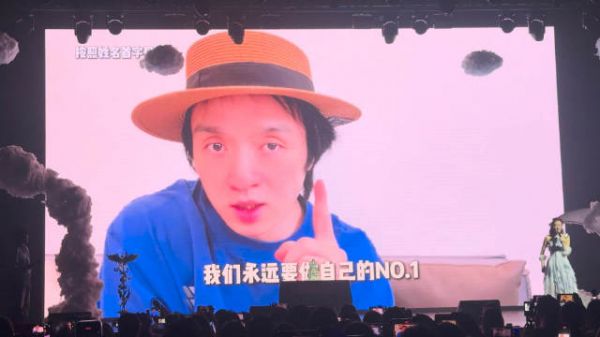 何运晨祝罗予彤生日快乐，继续乘风破浪英姿飒爽