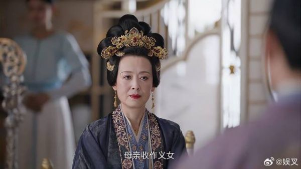 嫡长主不想让妹妹通婚，盯上三少主的妾，哪料他在身后