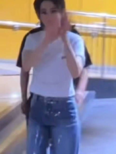请查收路演上班和大家打招呼的热巴
