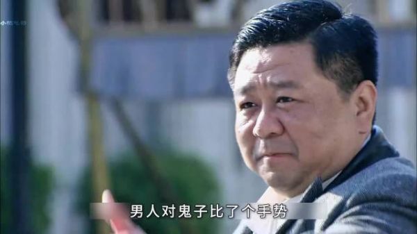 人被敌人团团包围，没想到一个手势让全场乱了！