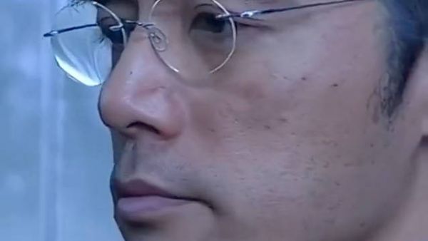《谁怜天下慈母心》电梯里的大叔，和她长得一模一样，竟是她失踪多年的亲爹