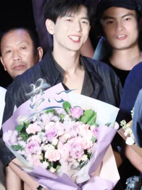 李现雾里青杀青，孟弗渊杀青大吉